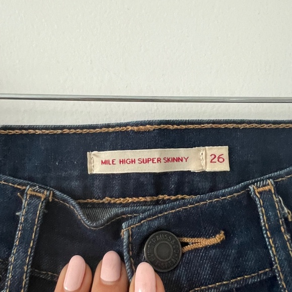 Levi's High Waisted Skinny Jeans - Picture 2 of 6